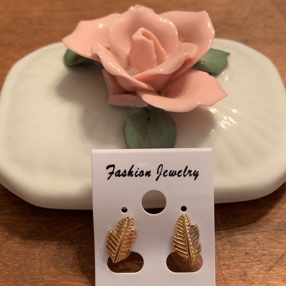 Fashion Earrings - Gold Leaves